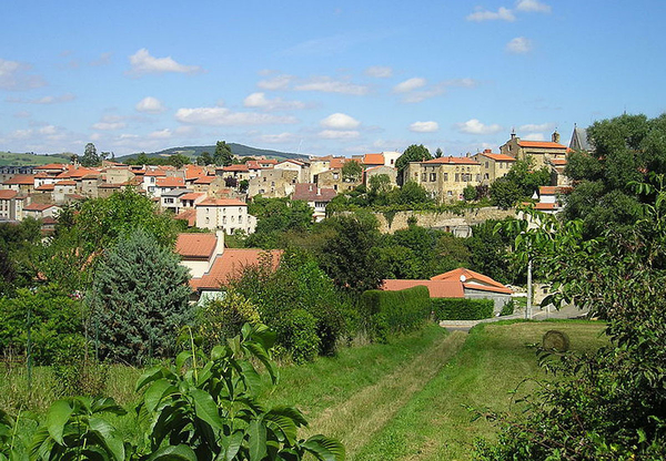 Ansicht von Vic-le-Comte mit Blick auf den Puy-de-Dôme